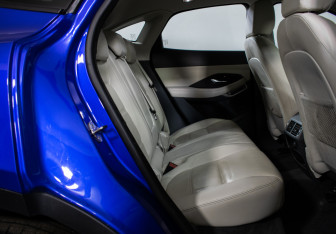 Подержанный автомобиль Jaguar E-Pace 2018 года (9 фото)