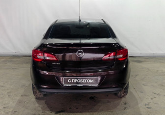 Подержанный автомобиль Opel Astra Sedan 2014 года (6 фото)