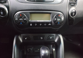 Подержанный автомобиль Hyundai ix35 2015 года (18 фото)