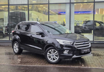 Подержанный автомобиль Ford Kuga 2019 года (3 фото)
