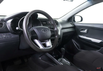 Подержанный автомобиль Kia Rio Hatchback 2012 года (10 фото)
