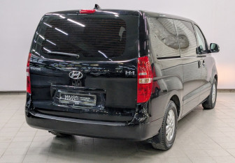 Подержанный автомобиль Hyundai H-1 2021 года (29 фото)