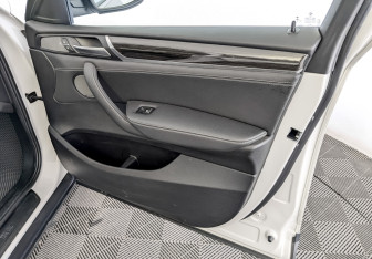 Подержанный автомобиль BMW X4 2017 года (26 фото)