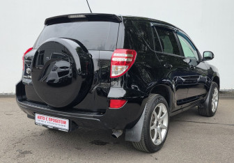 Подержанный автомобиль Toyota RAV4 2010 года (5 фото)