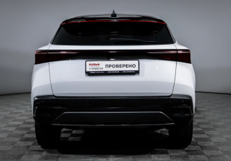 Подержанный автомобиль Omoda C5 2023 года (6 фото)