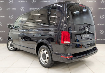 Подержанный автомобиль Volkswagen Multivan 2020 года (7 фото)