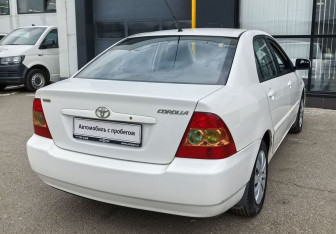 Подержанный автомобиль Toyota Corolla Sedan 2006 года (5 фото)