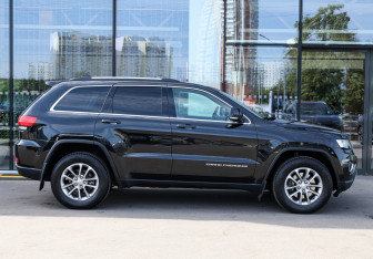 Подержанный автомобиль Jeep Grand Cherokee 2016 года (4 фото)