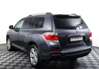 Подержанный автомобиль Toyota Highlander 2011 года (7 фото)