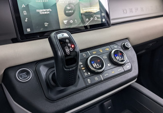 Подержанный автомобиль Land Rover Defender Suv 2021 года (21 фото)