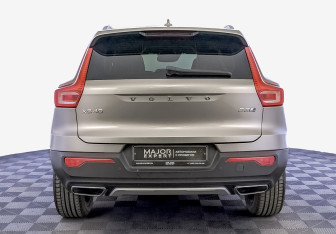 Подержанный автомобиль Volvo XC40 2020 года (6 фото)