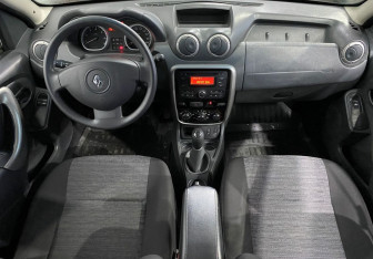 Подержанный автомобиль Renault Duster 2014 года (10 фото)
