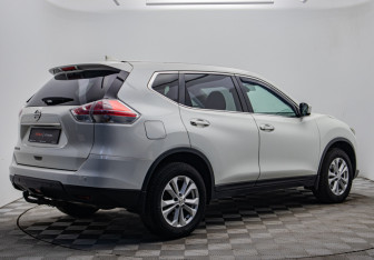 Подержанный автомобиль Nissan X-Trail 2017 года (5 фото)