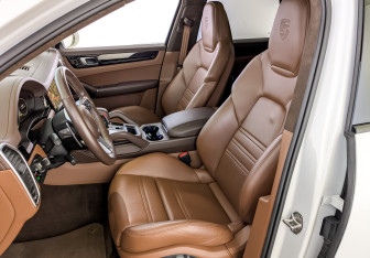 Подержанный автомобиль Porsche Cayenne 2021 года (21 фото)