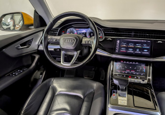Подержанный автомобиль Audi Q8 2019 года (30 фото)