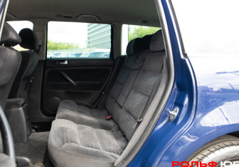 Подержанный автомобиль Volkswagen Passat Wagon 2002 года (8 фото)