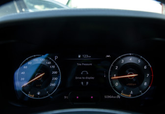 Подержанный автомобиль Genesis G70 2021 года (9 фото)