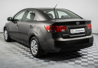 Подержанный автомобиль Kia Cerato Sedan 2010 года (7 фото)