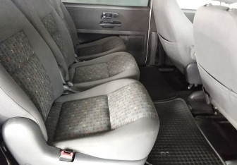 Подержанный автомобиль Volkswagen Sharan 2003 года (10 фото)