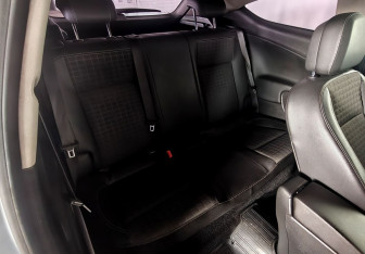 Подержанный автомобиль Opel Astra Hatchback 2012 года (15 фото)