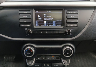 Подержанный автомобиль Kia Rio Sedan 2017 года (12 фото)