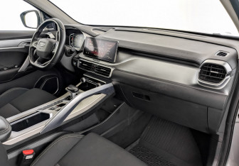 Подержанный автомобиль Geely Coolray 2023 года (11 фото)