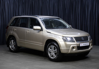 Подержанный автомобиль Suzuki Grand Vitara 2011 года (3 фото)