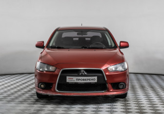 Подержанный автомобиль Mitsubishi Lancer Sedan 2012 года (2 фото)