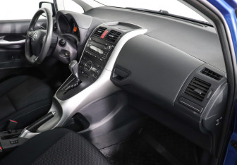 Подержанный автомобиль Toyota Auris Hatchback 2011 года (4 фото)