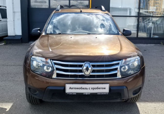 Подержанный автомобиль Renault Duster 2012 года (2 фото)