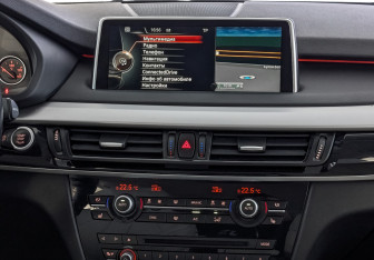 Подержанный автомобиль BMW X5 2015 года (17 фото)