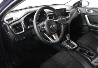 Подержанный автомобиль Kia Ceed Hatchback 2019 года (9 фото)