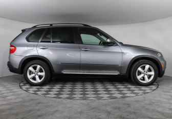 Подержанный автомобиль BMW X5 2009 года (6 фото)