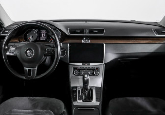 Подержанный автомобиль Volkswagen Passat Sedan 2011 года (12 фото)