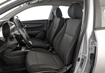 Подержанный автомобиль Kia Rio Hatchback 2021 года (18 фото)