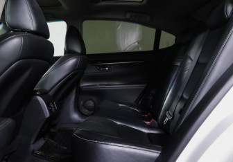 Подержанный автомобиль Lexus ES 2015 года (11 фото)