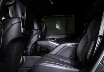 Подержанный автомобиль Lexus LX 2022 года (12 фото)