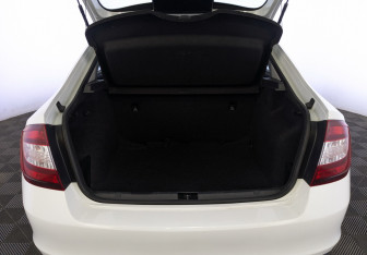 Подержанный автомобиль Skoda Rapid Liftback 2019 года (10 фото)