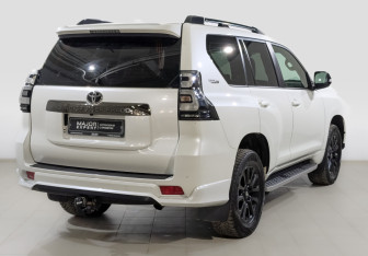Подержанный автомобиль Toyota Land Cruiser Prado 2020 года (5 фото)