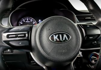 Подержанный автомобиль Kia Rio Sedan 2018 года (24 фото)