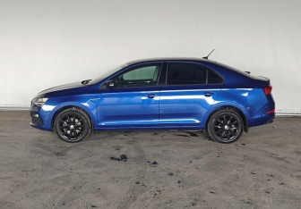 Подержанный автомобиль Skoda Rapid Liftback 2021 года (8 фото)