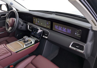 Подержанный автомобиль Hongqi E-HS9 2021 года (30 фото)