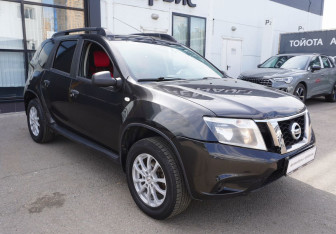Подержанный автомобиль Nissan Terrano 2016 года (3 фото)