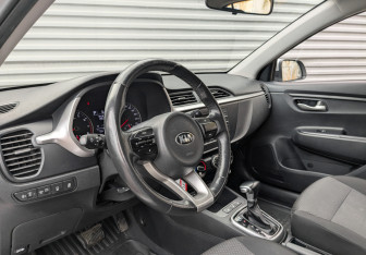 Подержанный автомобиль Kia Rio Hatchback 2021 года (16 фото)