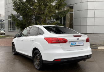Подержанный автомобиль Ford Focus Sedan 2018 года (7 фото)