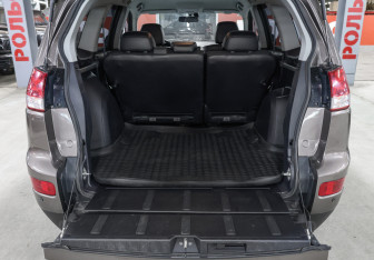 Подержанный автомобиль Citroen C-Crosser 2012 года (10 фото)