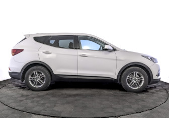 Подержанный автомобиль Hyundai Santa Fe 2018 года (4 фото)