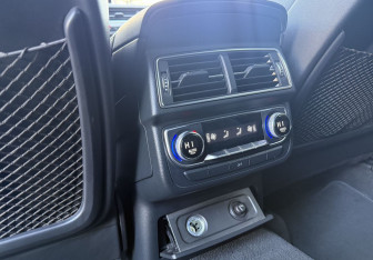 Подержанный автомобиль Audi Q7 2015 года (12 фото)