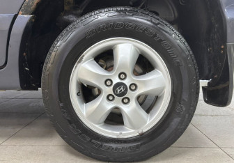 Подержанный автомобиль Hyundai Santa Fe 2005 года (9 фото)