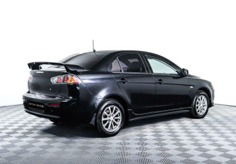 Подержанный автомобиль Mitsubishi Lancer Sedan 2010 года (5 фото)